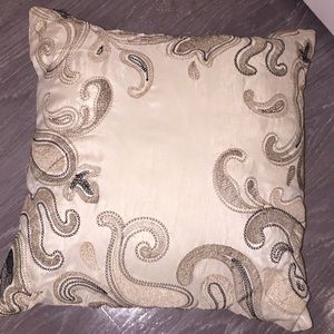 Decorative throw pillow